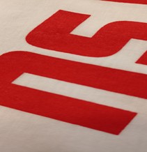 Pokazany na tkaninie odtworzony kolor z wzornika pantone