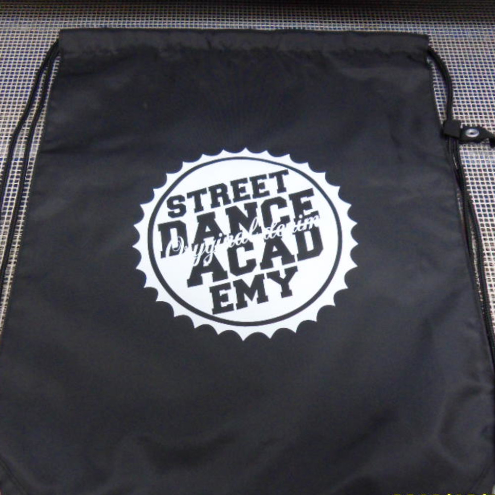 Czarny workoplecak z białym nadrukiem logo - wykonany dla szkoły tańca