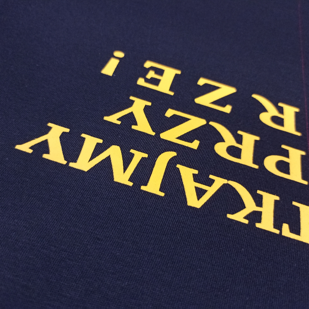 Personalizowany napis wykonany sitodrukiem na tkaninie