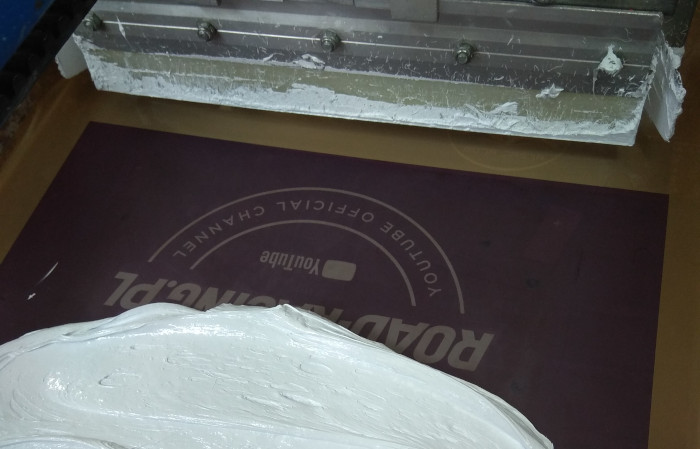 Koszt przygotowania siatki jest jednorazowy. Przy ponowieniu tego samego nadruku nie pobieramy powtórnie opłaty